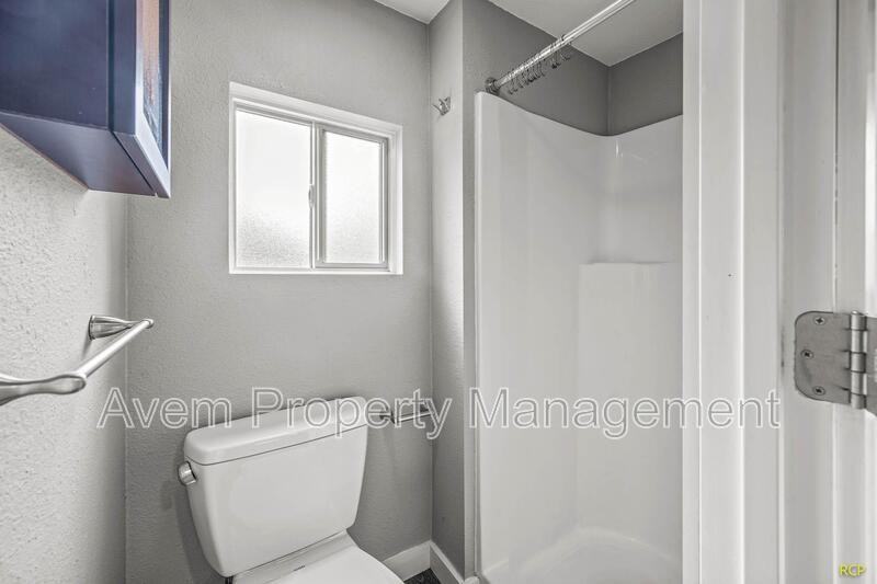 4221 Se 52nd Ave - Photo 7 of 10