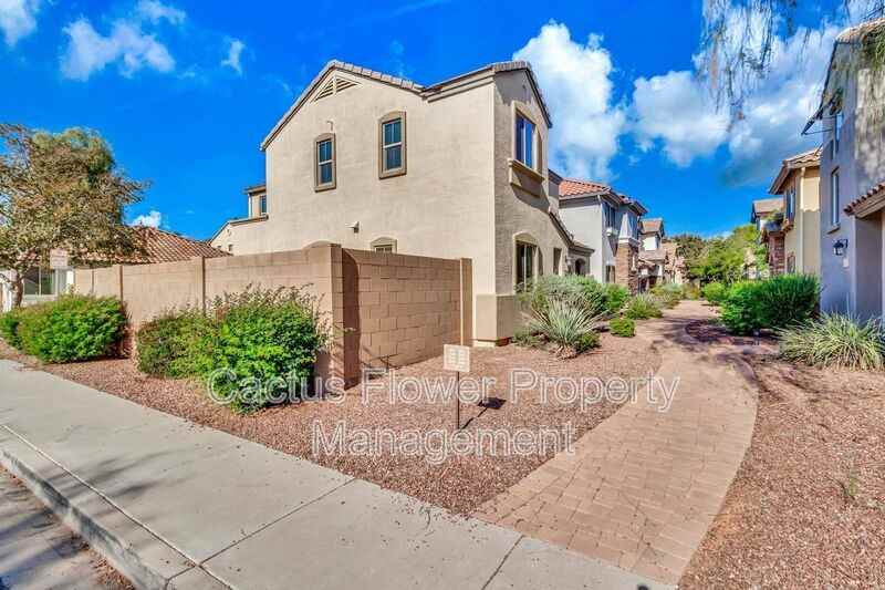 2544 E Vermont Dr - Photo 3 of 50