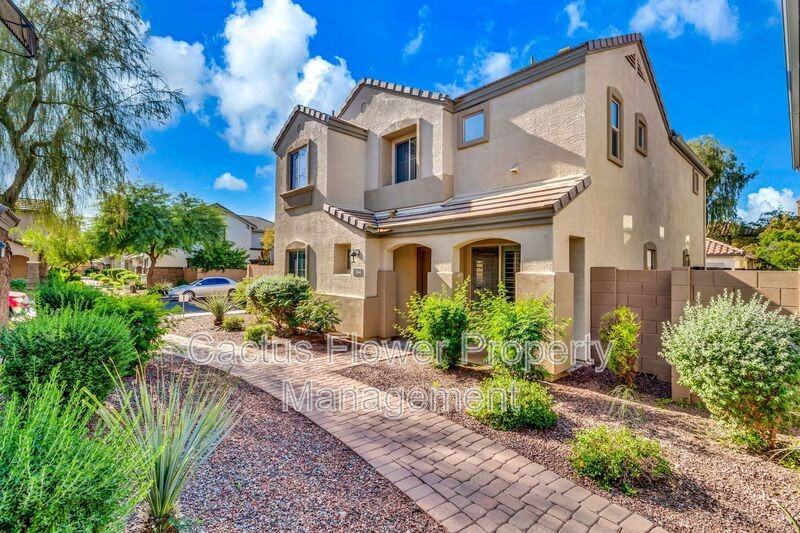 2544 E Vermont Dr - Photo 4 of 50