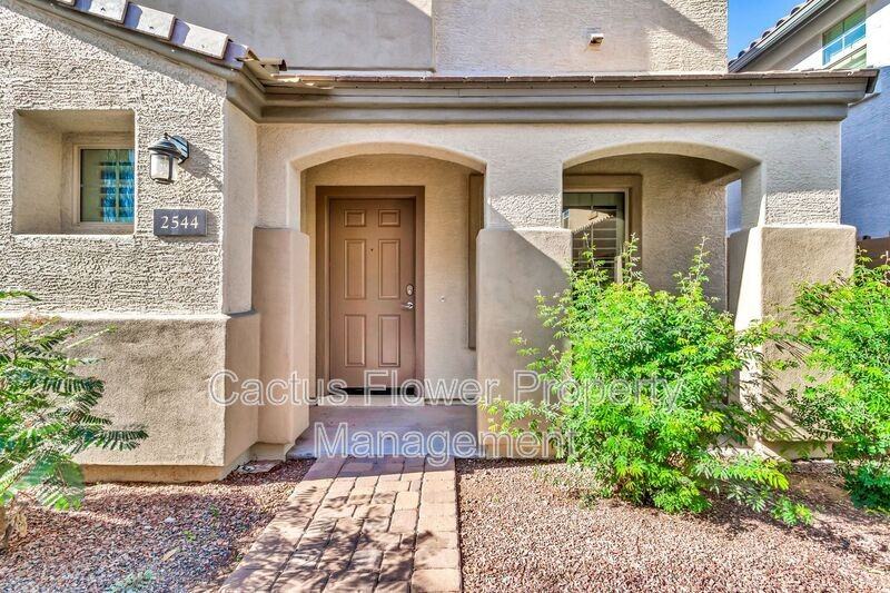 2544 E Vermont Dr - Photo 5 of 50