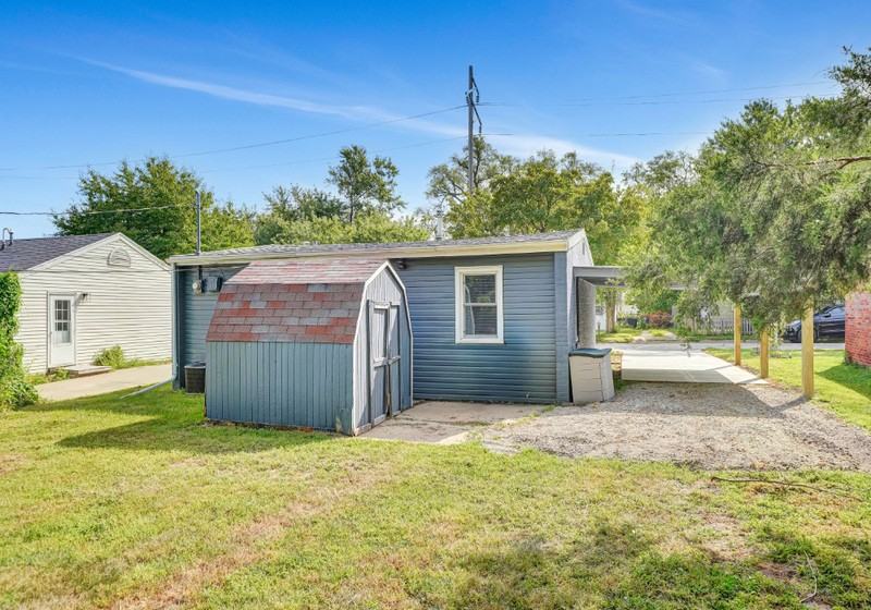 2221 N 32nd St - Photo 3 of 26