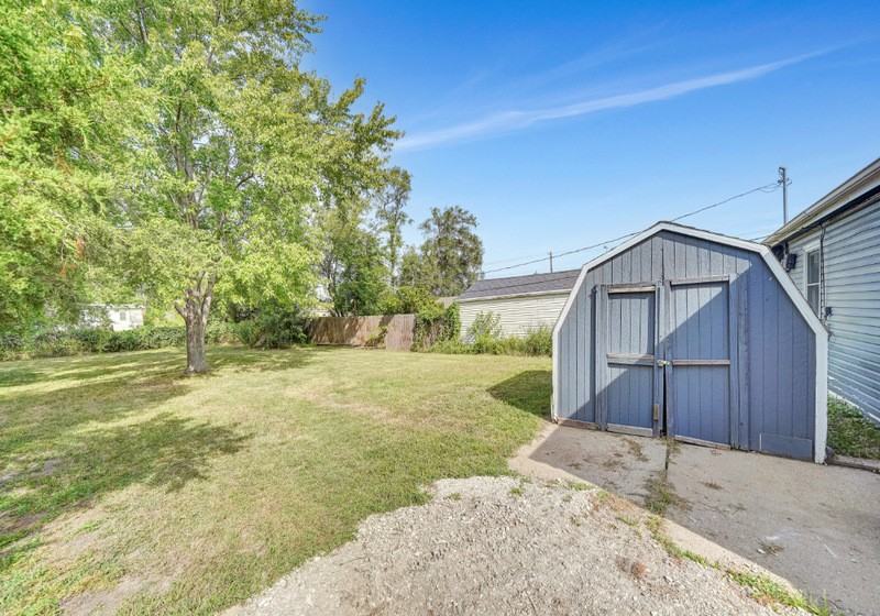 2221 N 32nd St - Photo 4 of 26