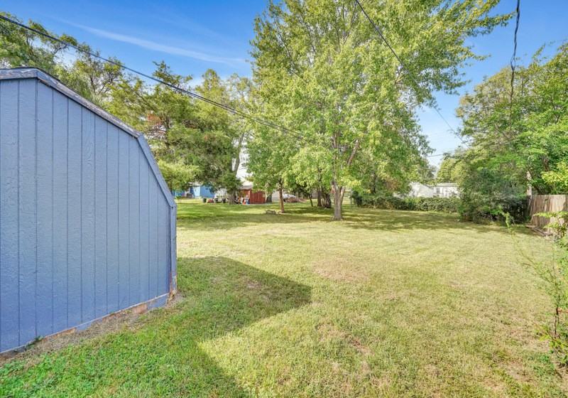 2221 N 32nd St - Photo 5 of 26