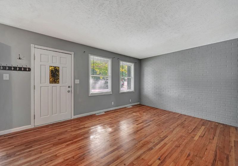 2221 N 32nd St - Photo 6 of 26