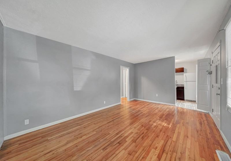 2221 N 32nd St - Photo 7 of 26