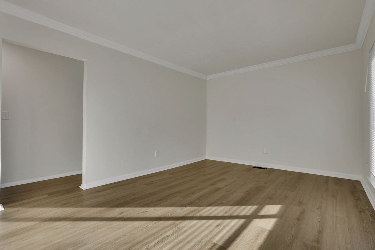 1800 East Maynard Avenue - Photo 2 of 15