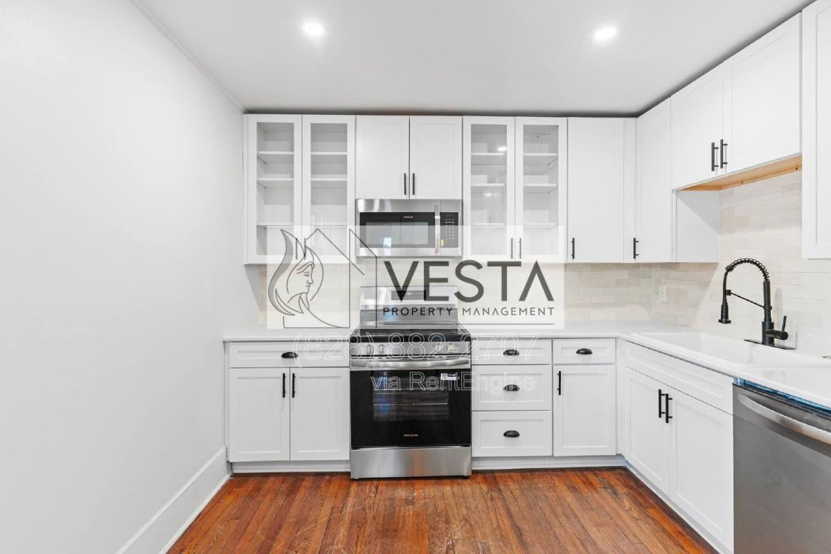 114 Richmond Ave - Photo 2 of 10