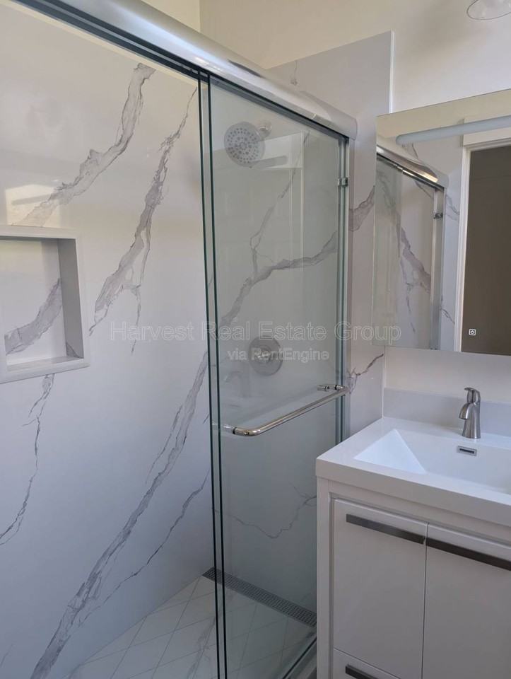 1704 10th Ave #1706 - Photo 4 of 8