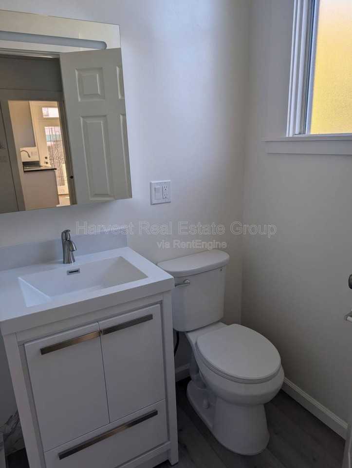 1704 10th Ave #1706 - Photo 5 of 8