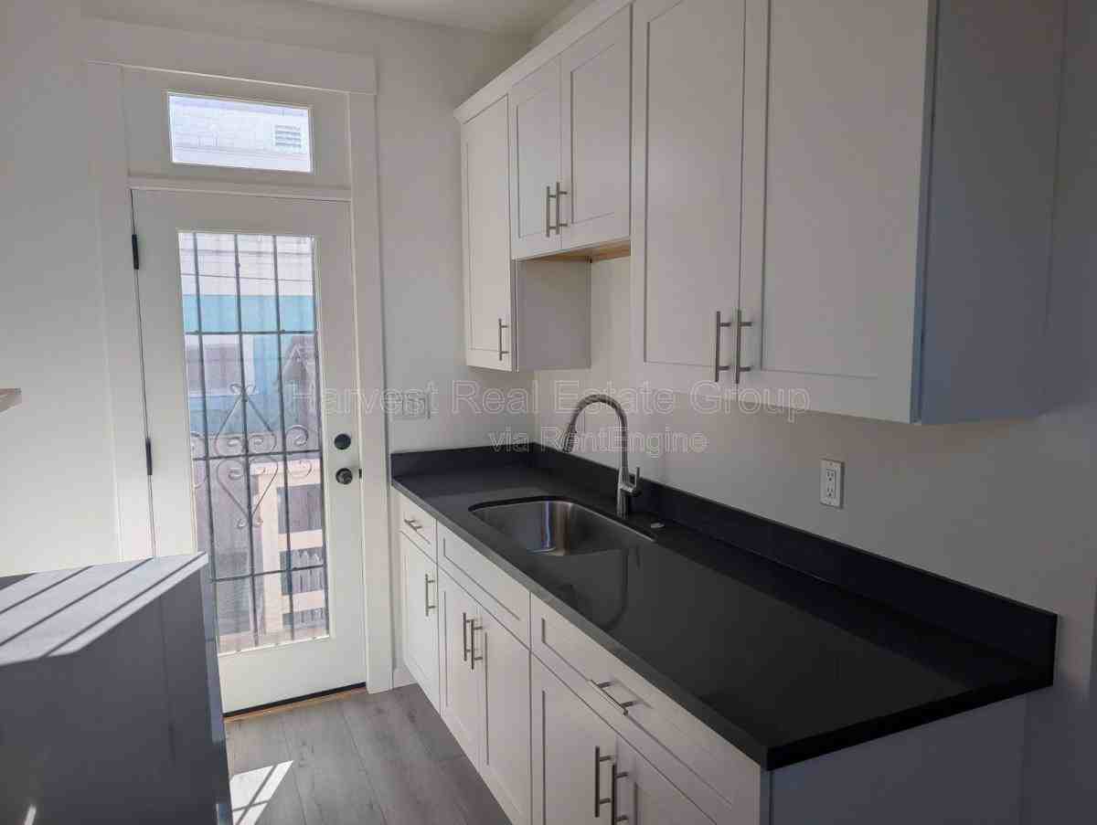 1704 10th Ave #1706 - Photo 7 of 8