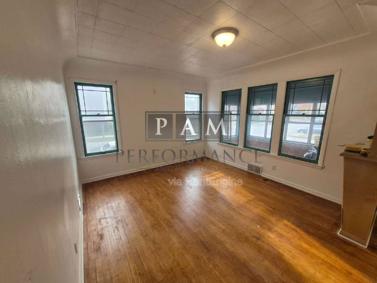 1576 S Layton Blvd - Photo 3 of 10