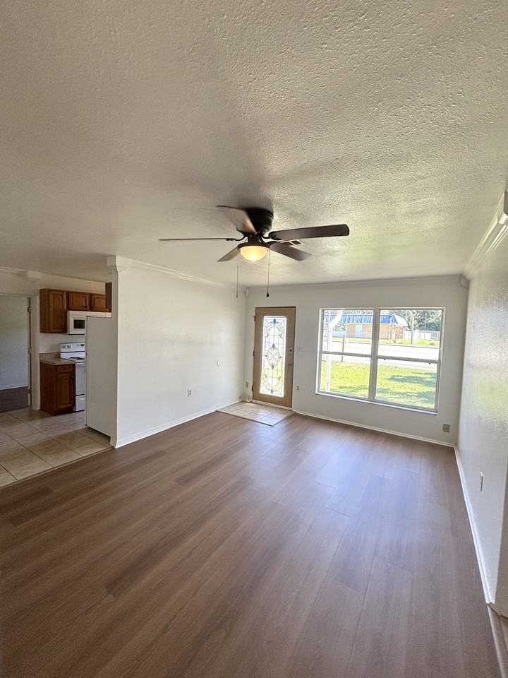 718 Se 36th Ave - Photo 3 of 17