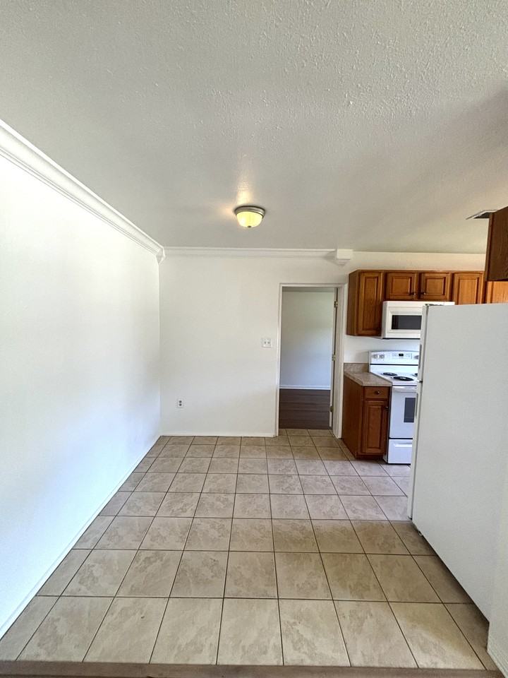 718 Se 36th Ave - Photo 6 of 17