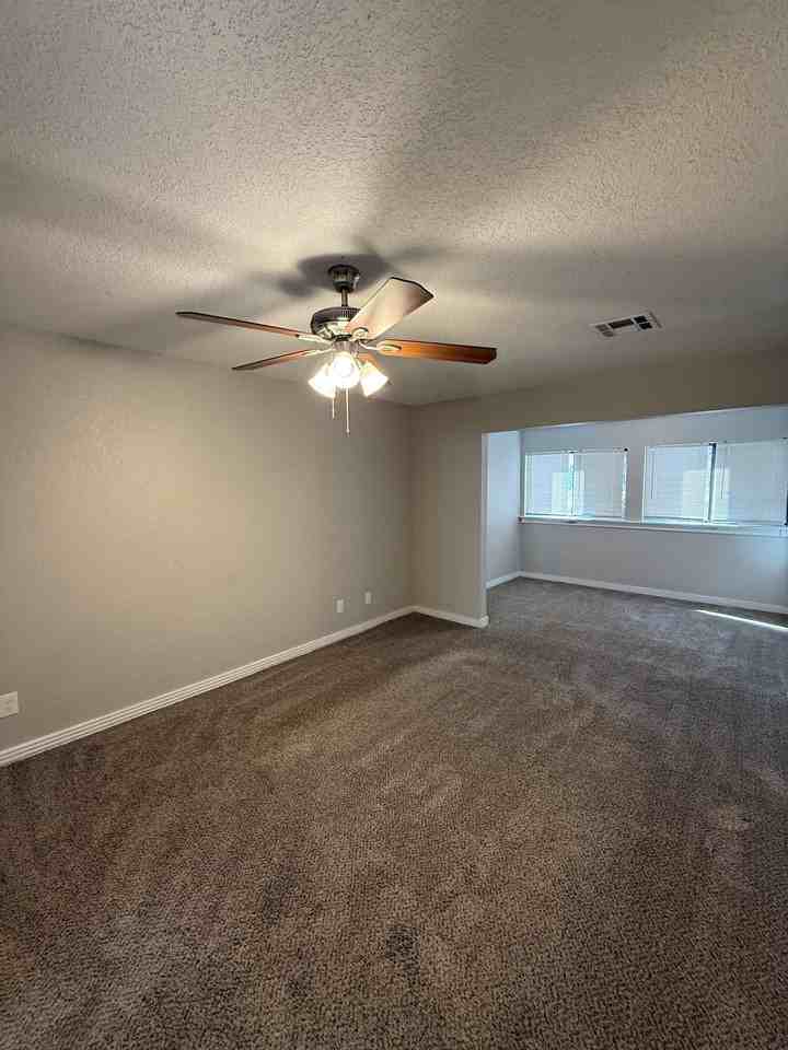 12421 Acadia Ct - Photo 3 of 18