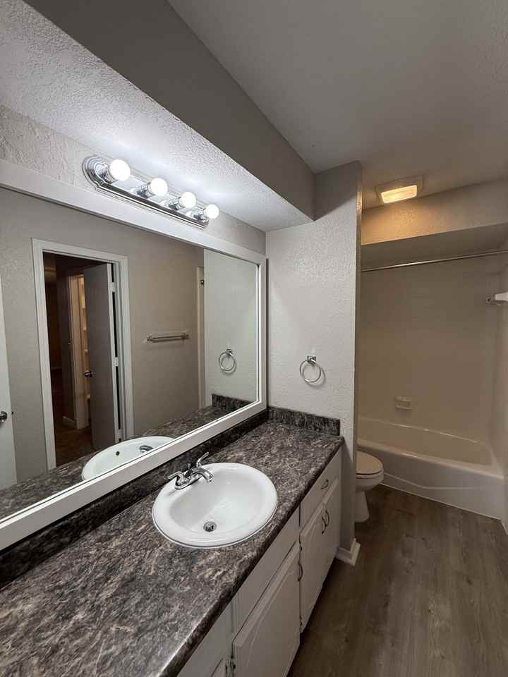 12421 Acadia Ct - Photo 4 of 18