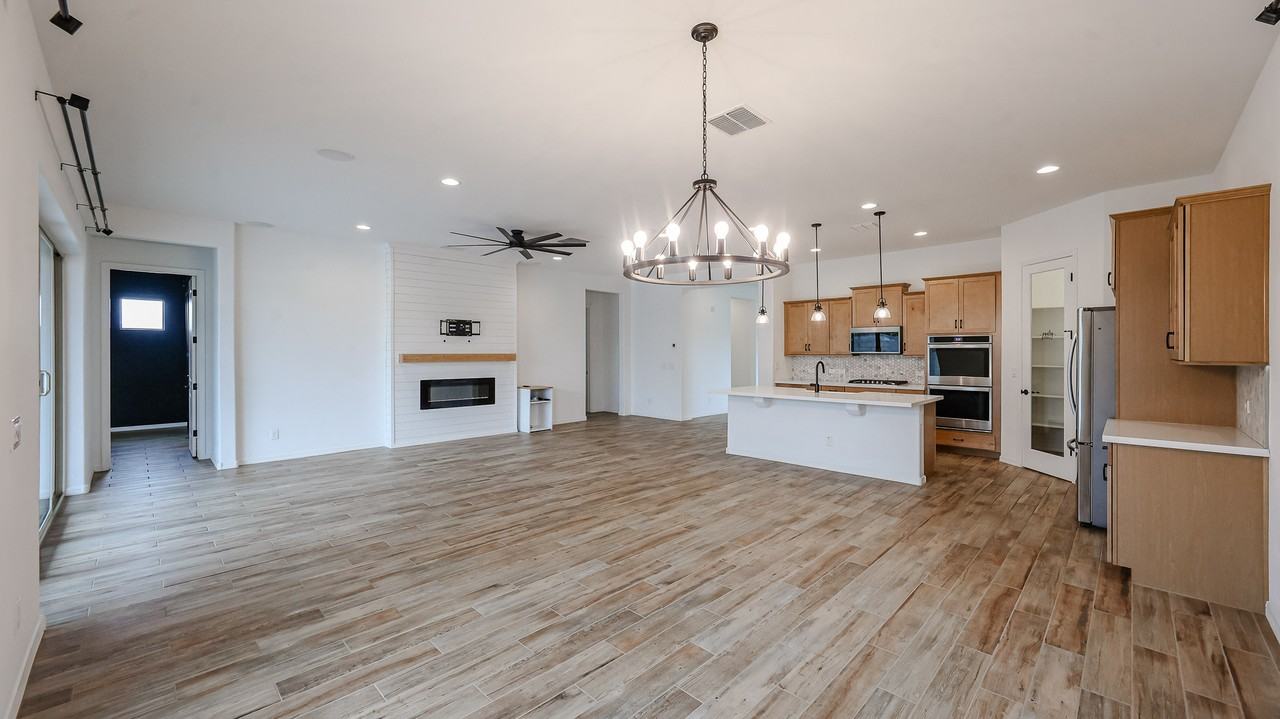 19060 West Rancho Drive - Photo 4 of 50