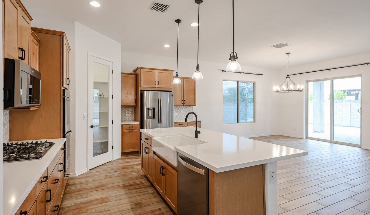 19060 West Rancho Drive - Photo 7 of 50