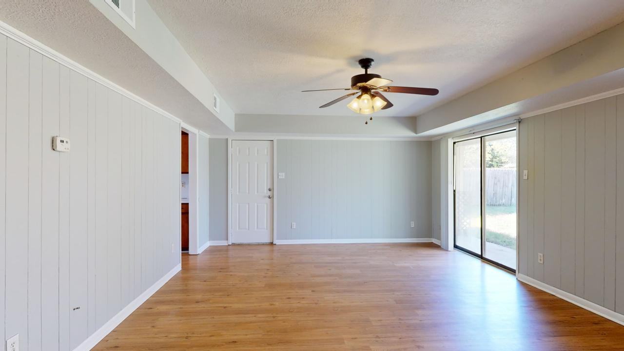 1108 Forest Glen Court - Photo 3 of 25