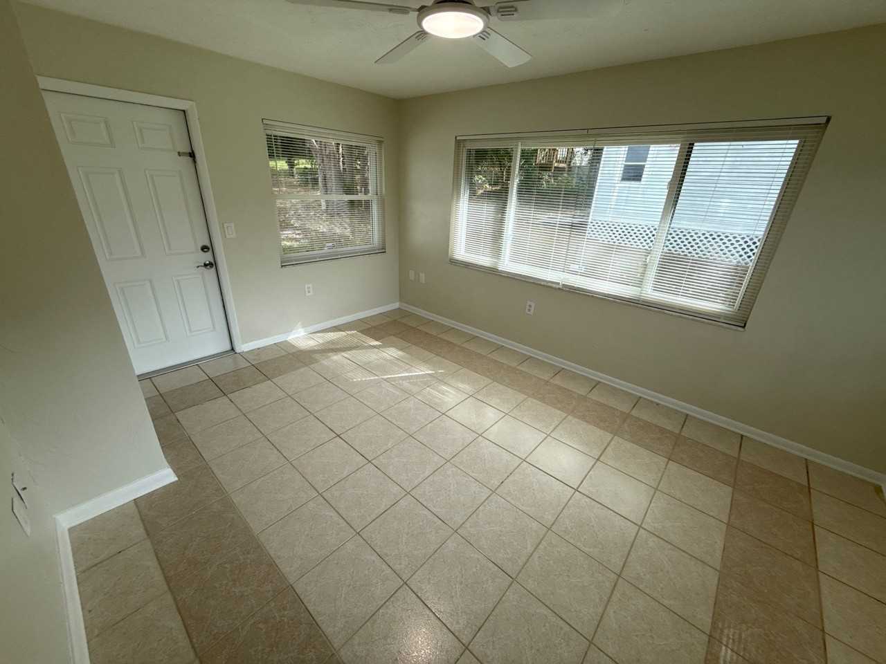 227 S Lee St - Photo 7 of 22