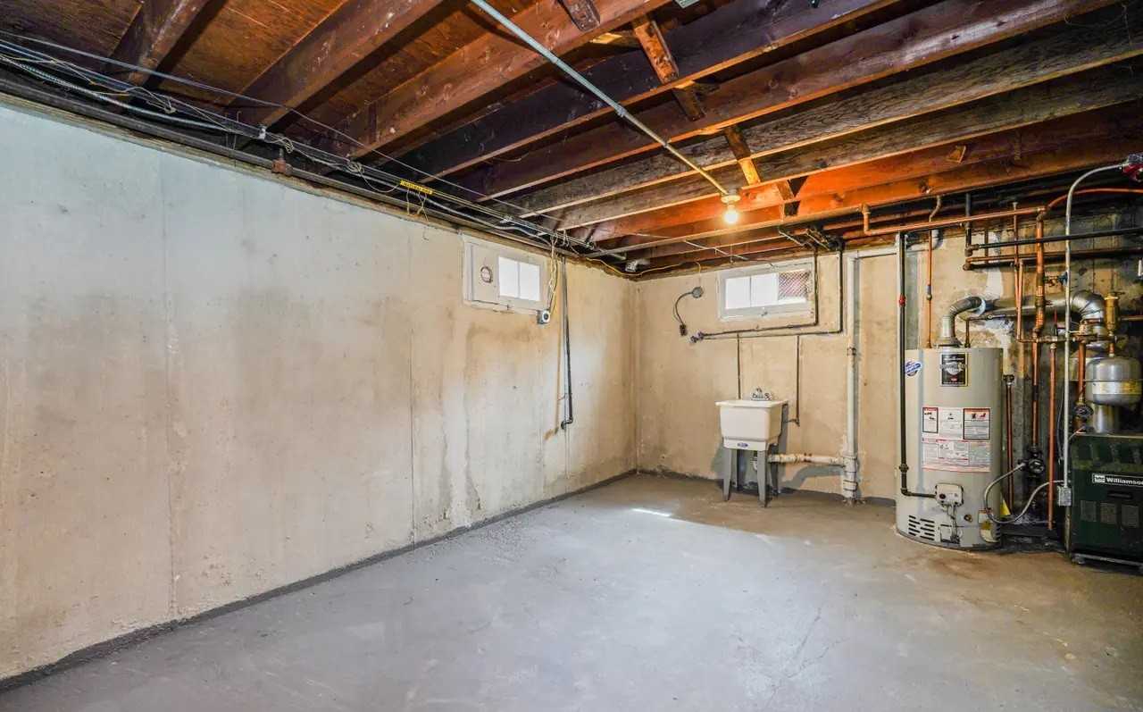 366 Cromwell Avenue - Photo 2 of 25