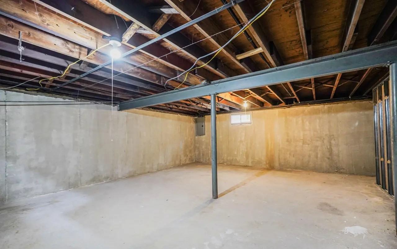 366 Cromwell Avenue - Photo 3 of 25