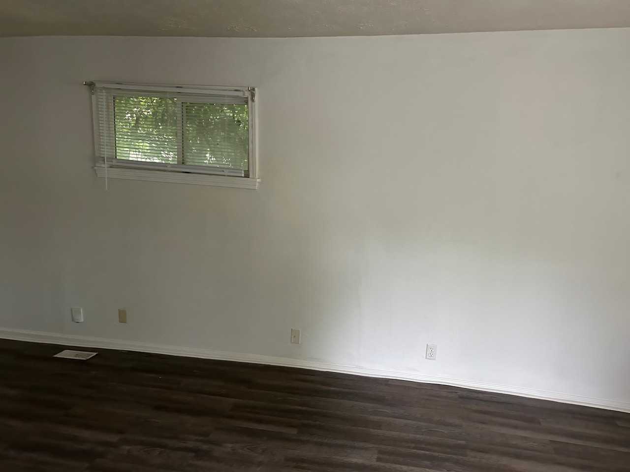 3334 Laurel St - Photo 3 of 11