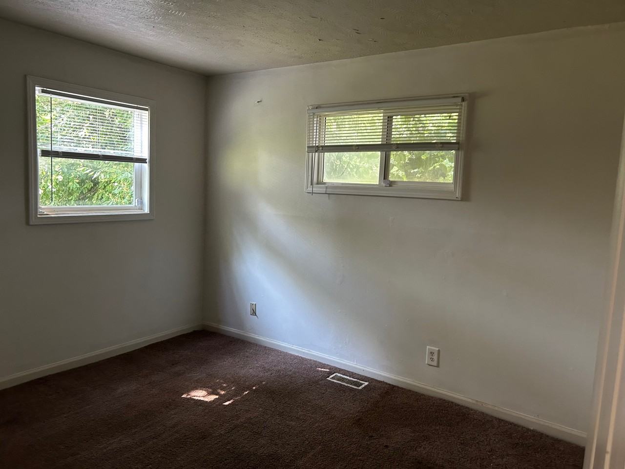 3334 Laurel St - Photo 7 of 11