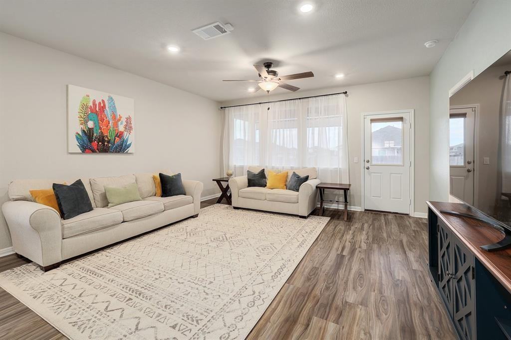 200 Arrowhead Vine Street - Photo 5 of 26