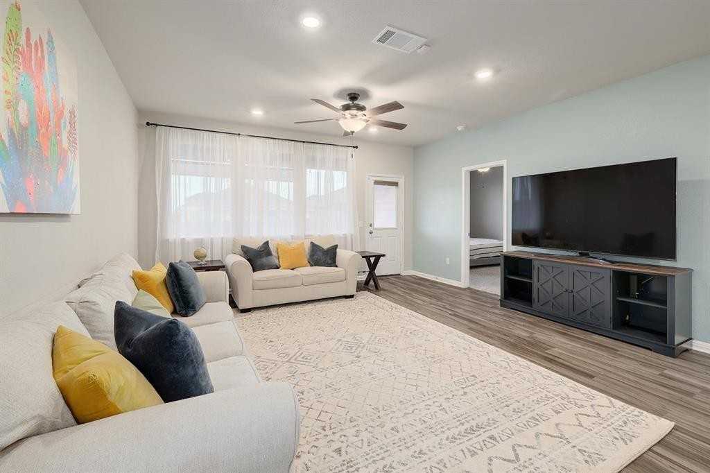 200 Arrowhead Vine Street - Photo 6 of 26