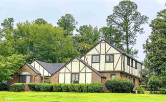 featured image of 820 Azalea Drive