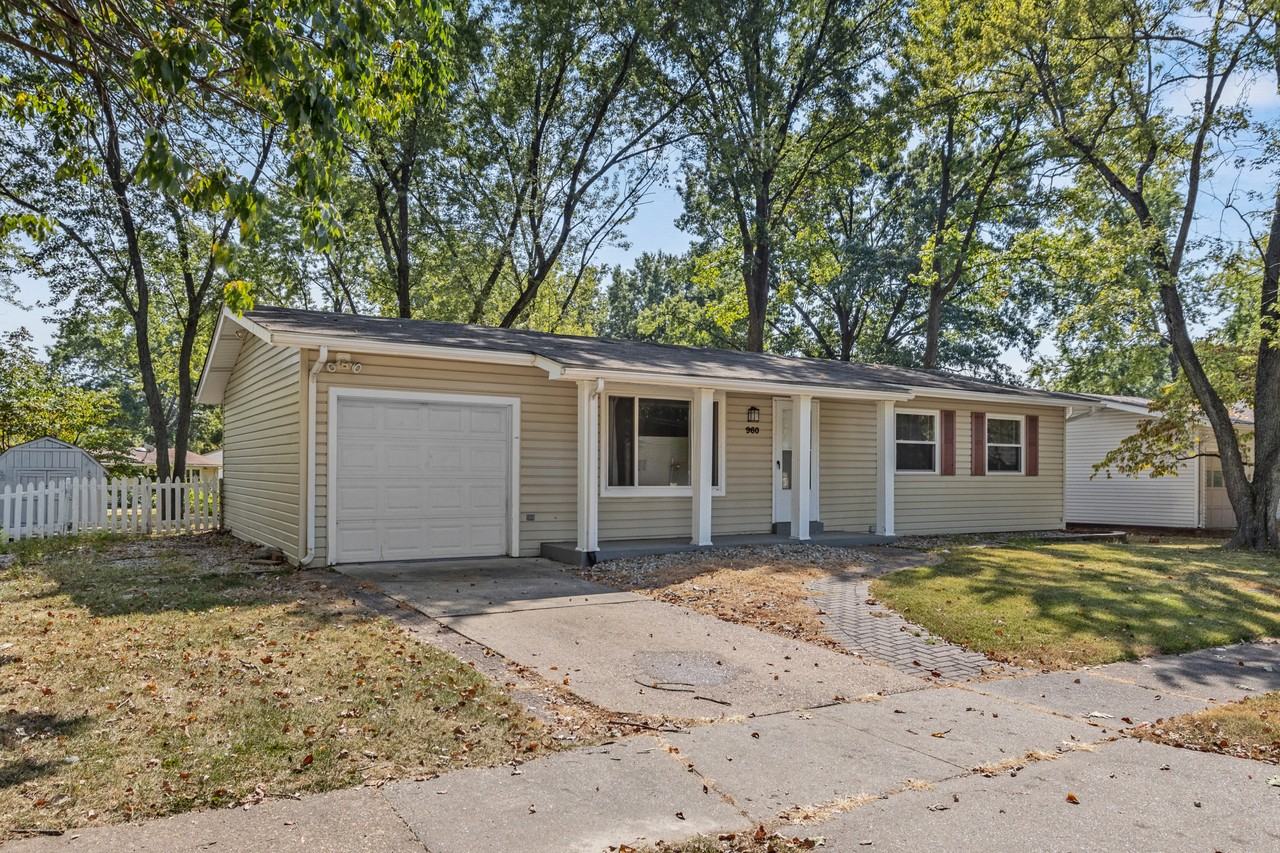 960 Dewayne Dr - Photo 2 of 21