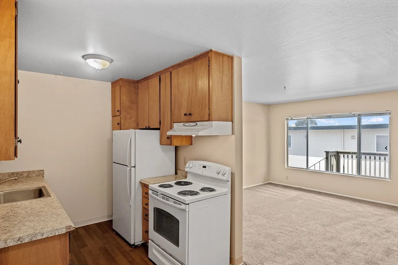 724 Casanova Ave #18 - Photo 4 of 12