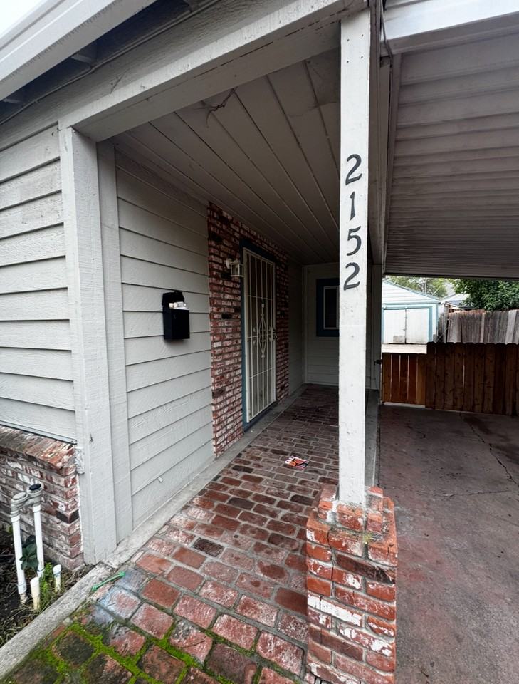 2152 W Rose St - Photo 2 of 16