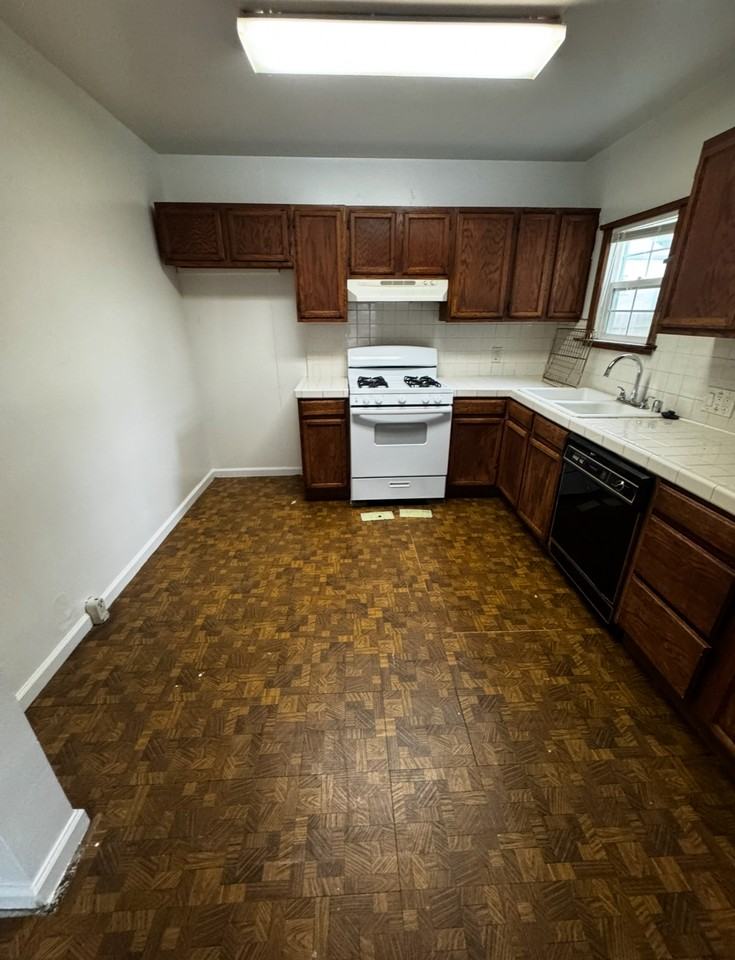 2152 W Rose St - Photo 6 of 16