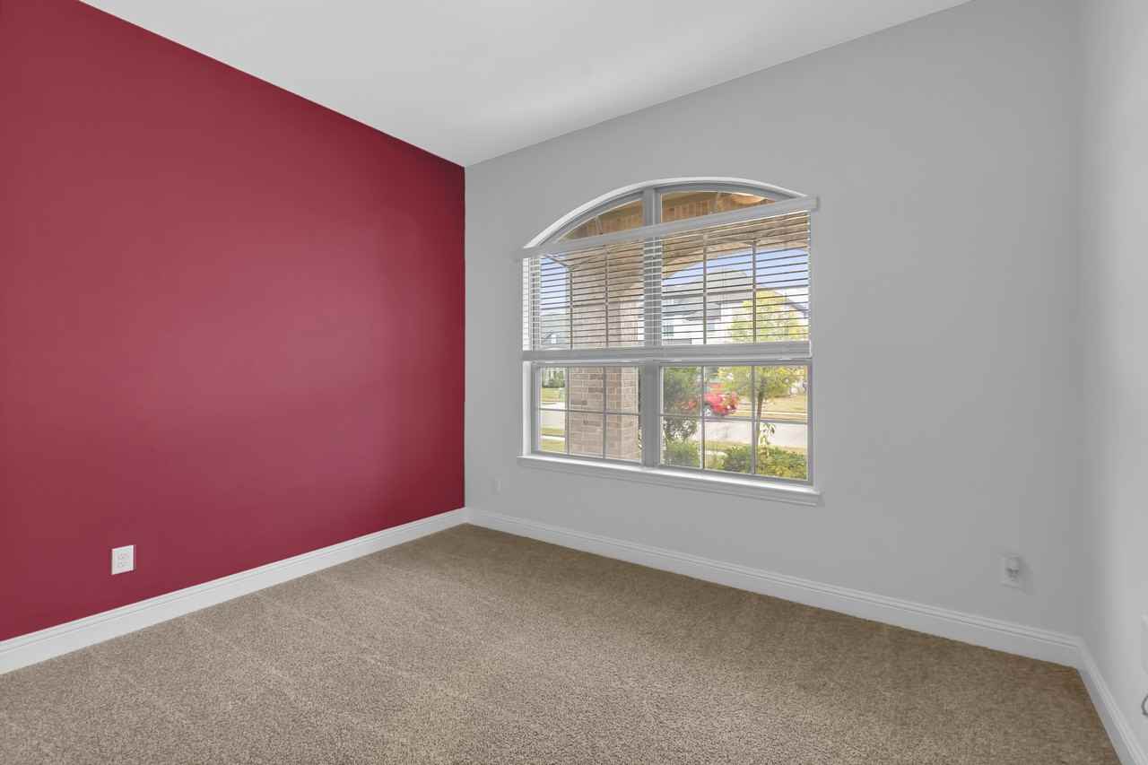 3121 Mountcross Rd - Photo 4 of 39