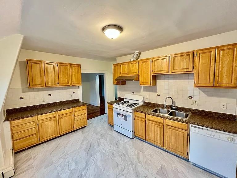 55 Scammell St #2 - Photo 3 of 17