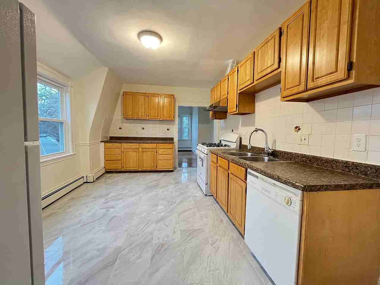 55 Scammell St #2 - Photo 4 of 17