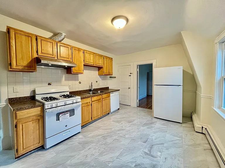 55 Scammell St #2 - Photo 5 of 17