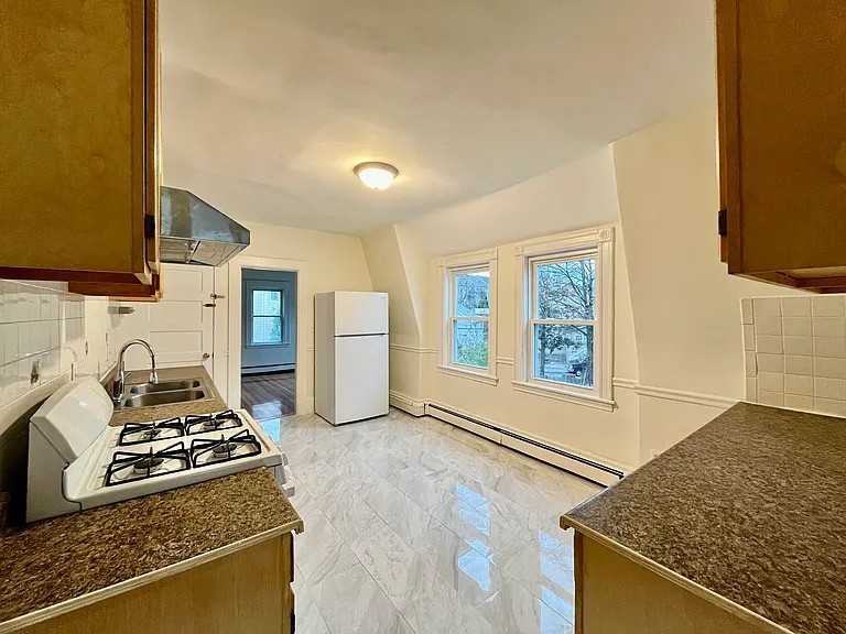 55 Scammell St #2 - Photo 6 of 17