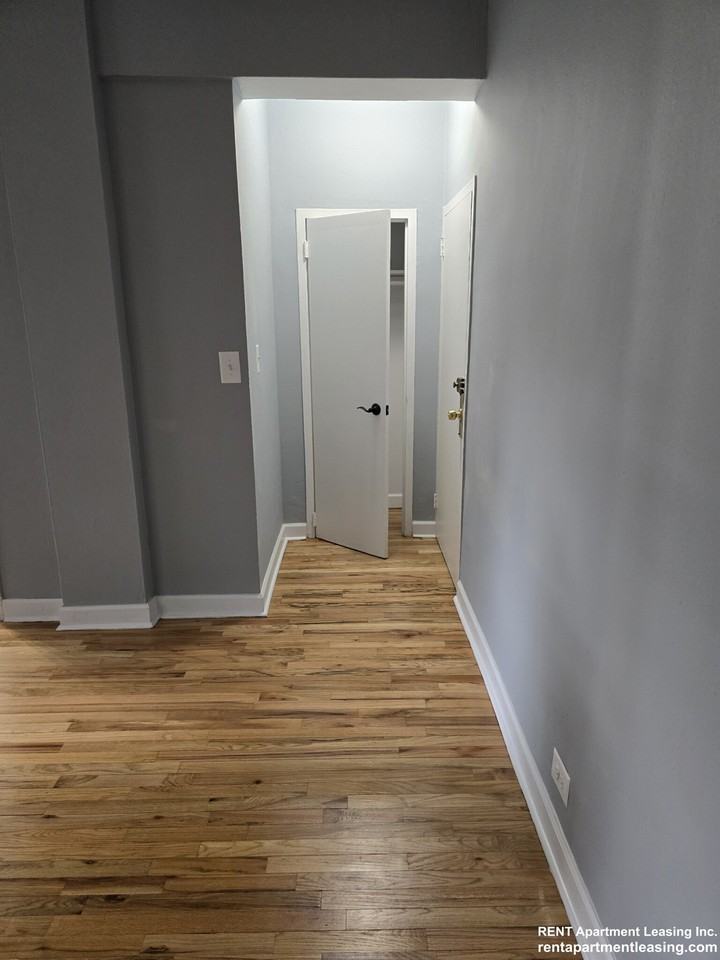 West Touhy Avenue #406 - Photo 3 of 7