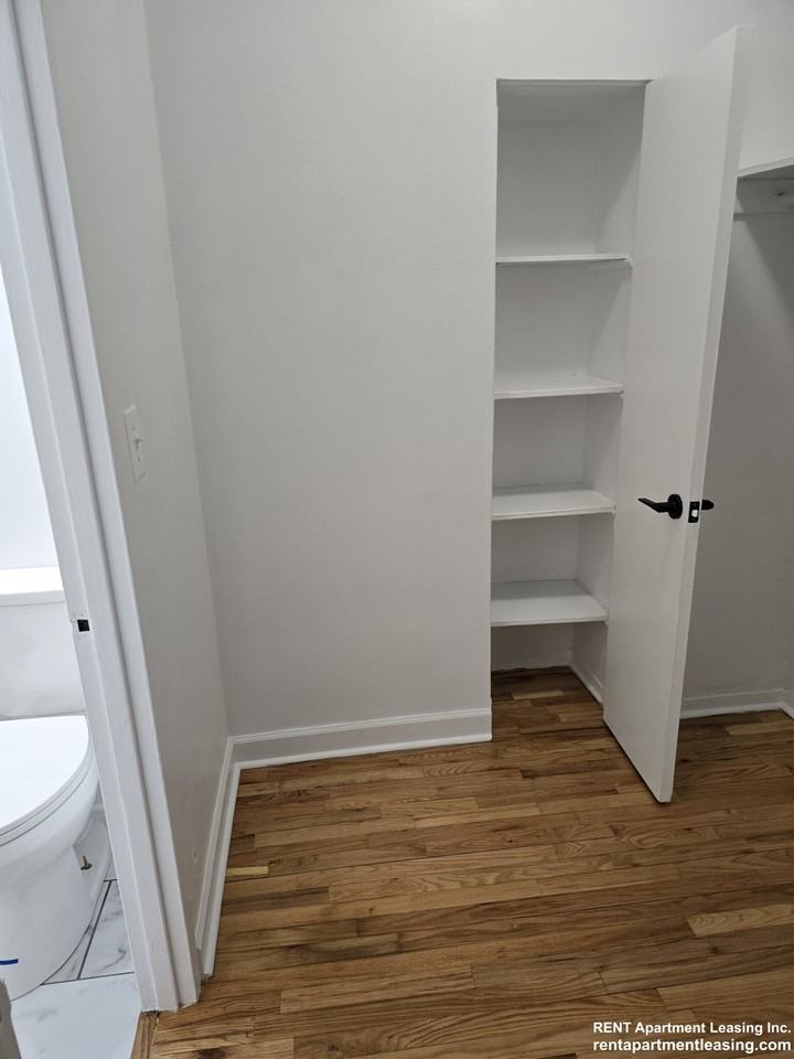 West Touhy Avenue #406 - Photo 4 of 7