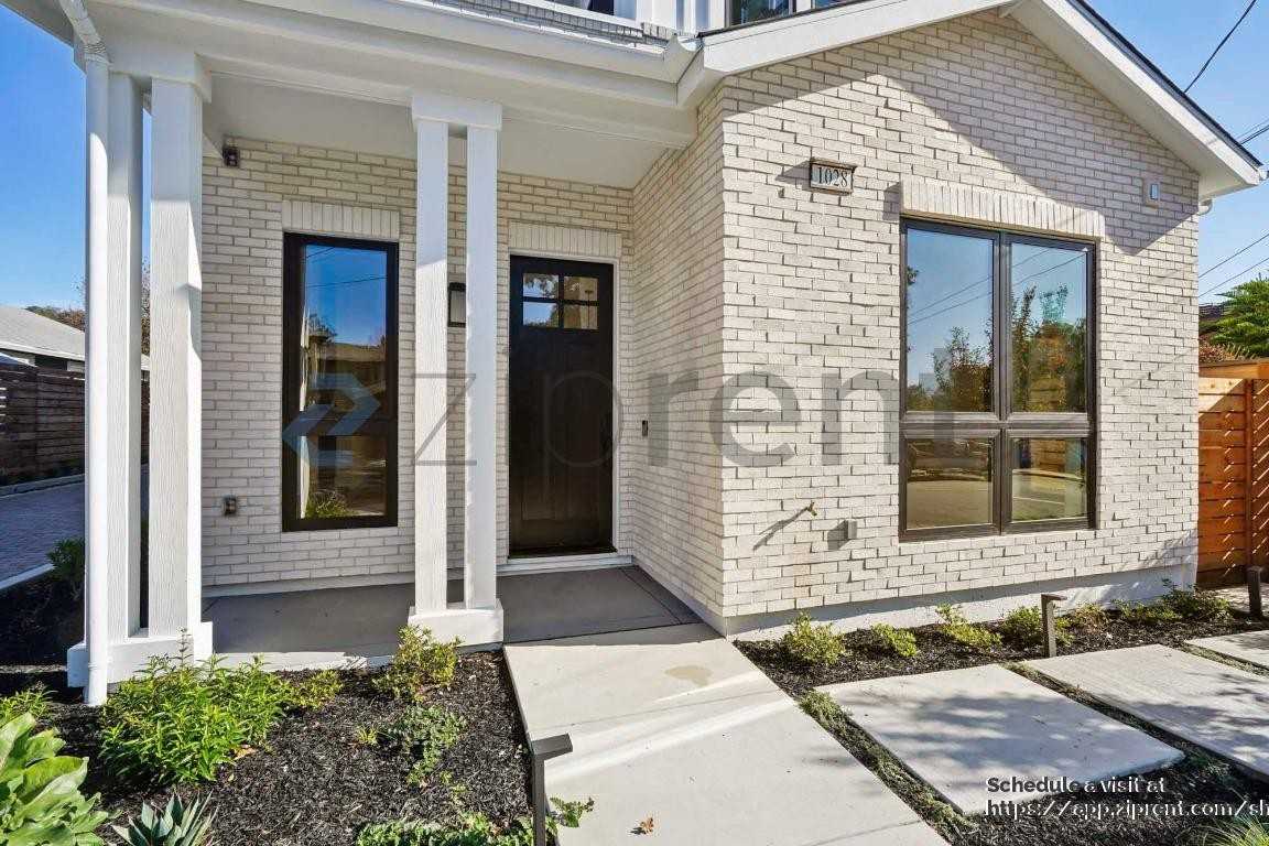 1028 Brown Ave - Photo 2 of 31