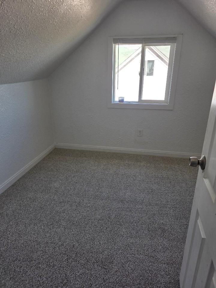 214 9th Avenue - Photo 3 of 8