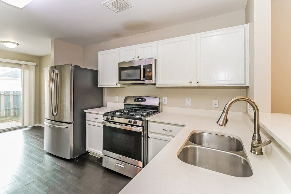 6154 Settlers Lake Cir E - Photo 7 of 16