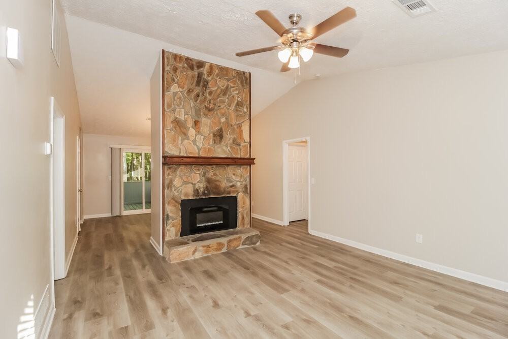 3263 Mustang Dr - Photo 4 of 19