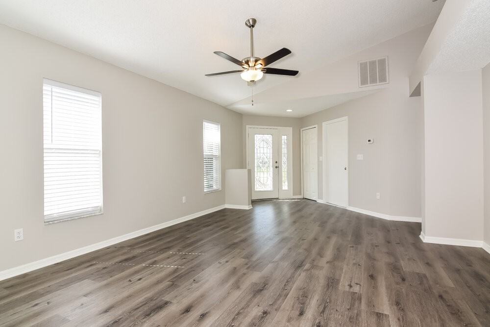 22649 Saint Thomas Cir - Photo 3 of 15