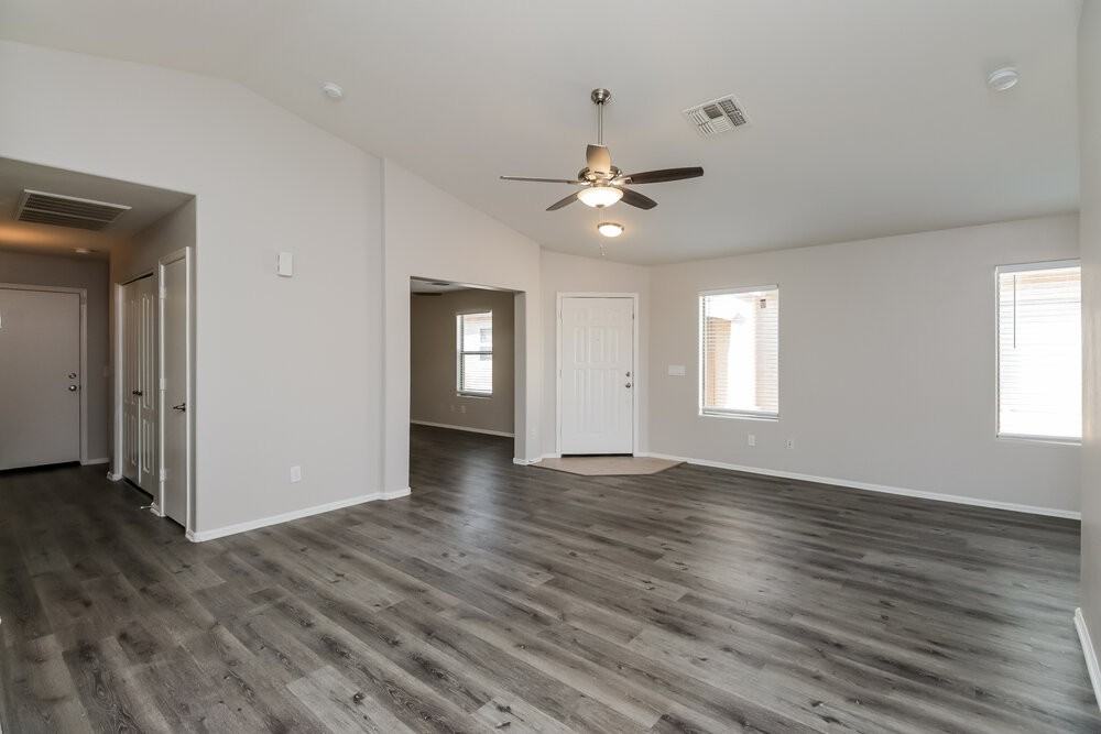 1658 E Shari St - Photo 4 of 15