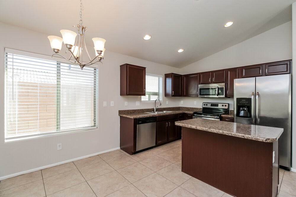 1658 E Shari St - Photo 5 of 15