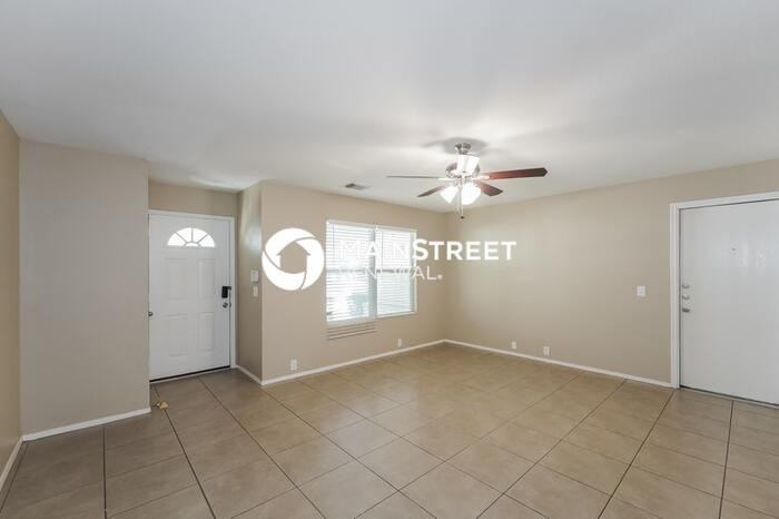 3235 Dartmouth Field Ln - Photo 4 of 16