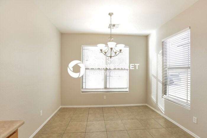 9908 W Illini St - Photo 5 of 16